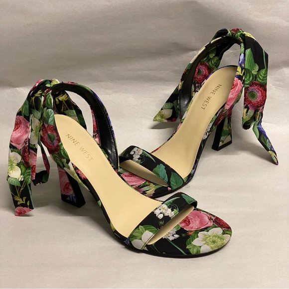 NEW Nine West Kobs Ankle Tie Sandals Black Vintage Floral Multi - Picture 4 of 8
